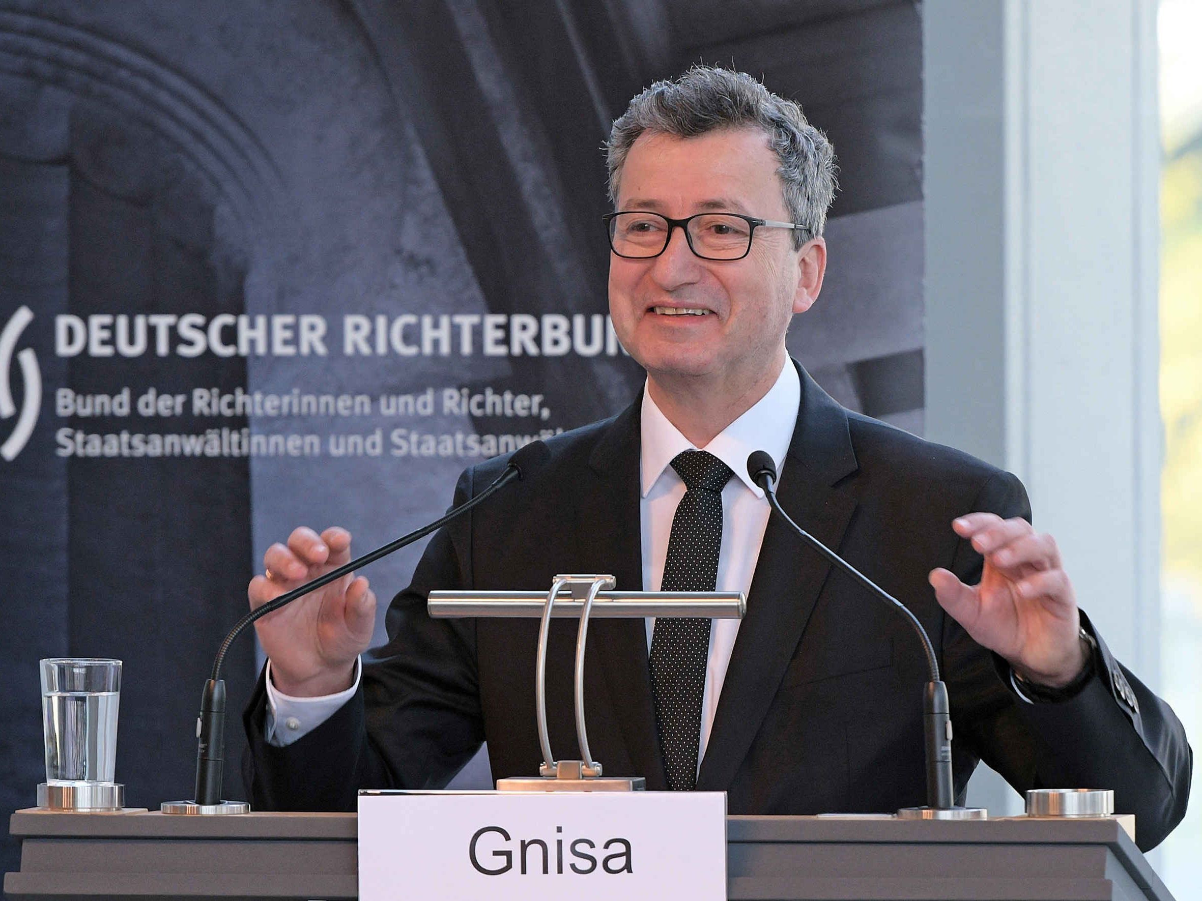 Jens Gnisa - Festakt 110 Jahre DRB Jens Gnisa am Rednerpult beim Festakt 110 Jahre DRB